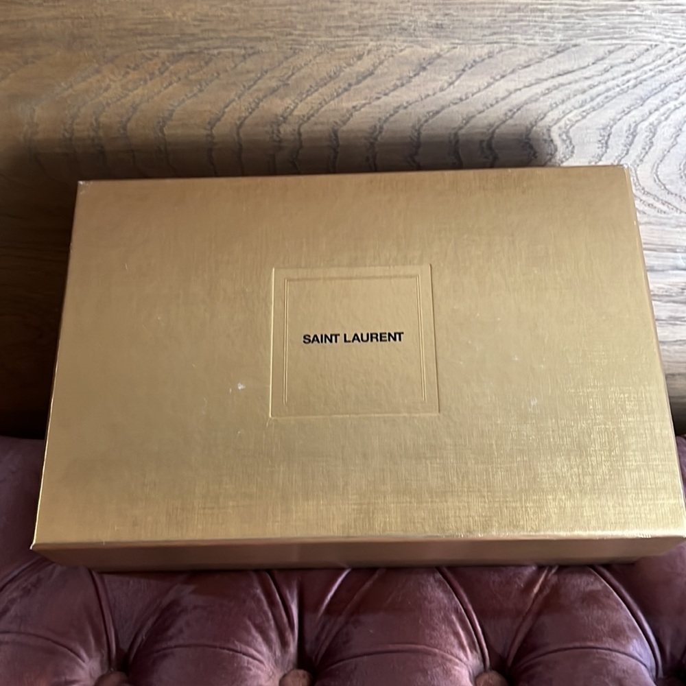 YSL MEDIUM ENVELOPE FLAP BAG - lightly used, no damage- original package - Picture 5 of 8